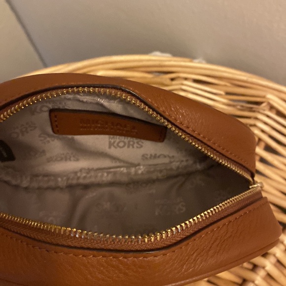 Michael Kors
100% Leather - Picture 7 of 9